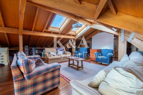 Moradia localizada na  Foz Velha, numa zona tranquila e rodeada por espaços verdes.