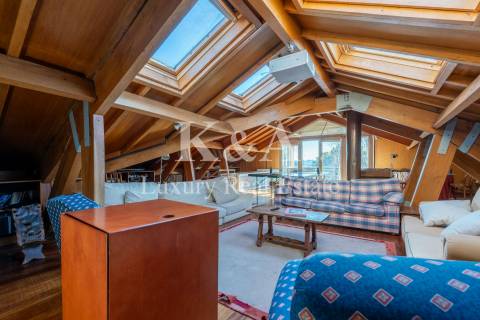 Moradia localizada na  Foz Velha, numa zona tranquila e rodeada por espaços verdes.