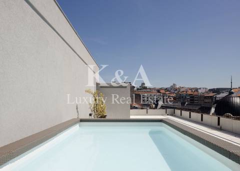 Cobertura T3 com piscina, dois terraços e uma grande varanda, na Baixa do Porto