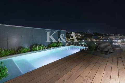 Penthouse com piscina e vistas fantásticas.