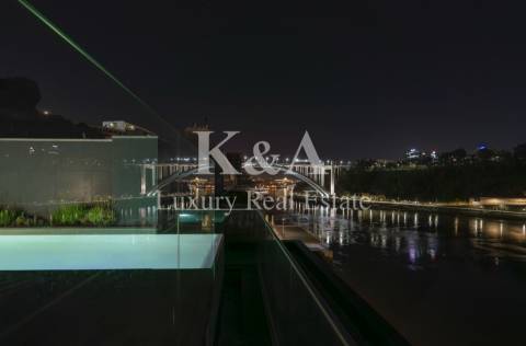 Penthouse com piscina e vistas fantásticas.