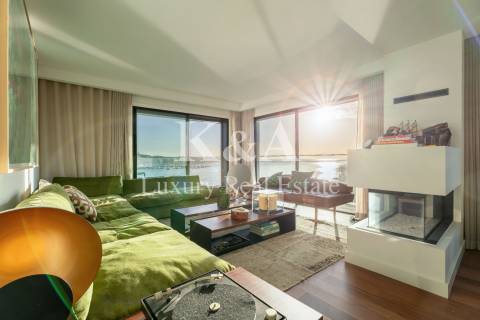 Penthouse com piscina e vistas fantásticas.