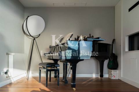 Penthouse com piscina e vistas fantásticas.