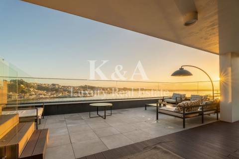 Penthouse com piscina e vistas fantásticas.