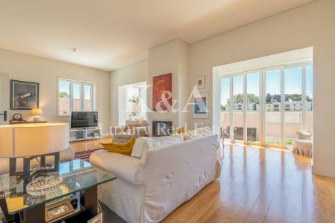 Moradia V5, totalmente remodelada, na Foz.