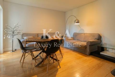 Moradia V5, totalmente remodelada, na Foz.