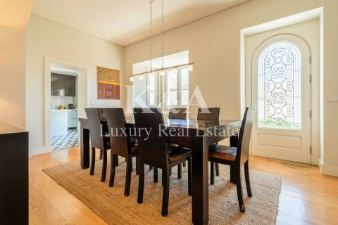 Moradia V5, totalmente remodelada, na Foz.