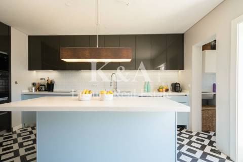 Moradia V5, totalmente remodelada, na Foz.