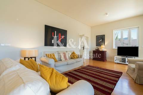 Moradia V5, totalmente remodelada, na Foz.