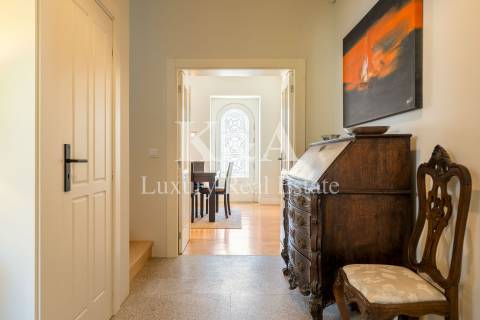 Moradia V5, totalmente remodelada, na Foz.