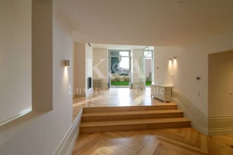 Apartamento T3 Duplex com jardim privado, em palacete do século XIX.