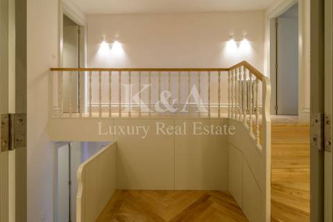 Apartamento T3 Duplex com jardim privado, em palacete do século XIX.