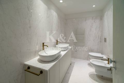 Apartamento T3 Duplex com jardim privado, em palacete do século XIX.