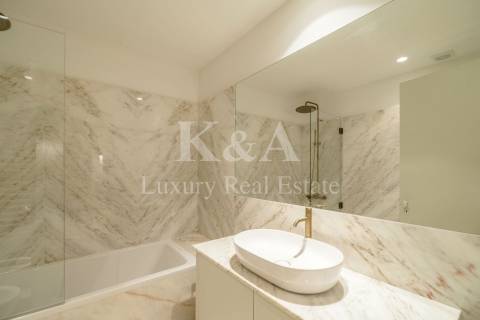 Apartamento T3 Duplex com jardim privado, em palacete do século XIX.