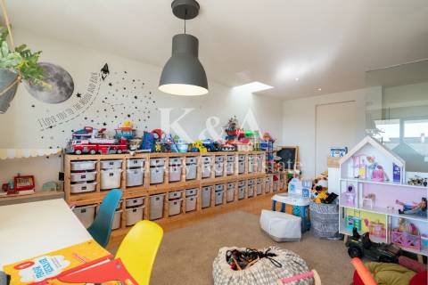 Moradia T4 com piscina junto ao Parque da Cidade.