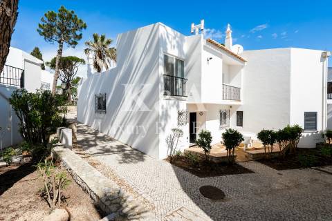Moradia V2 em Vale do Lobo, Algarve.