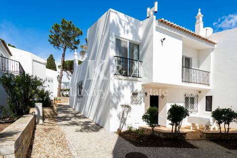 Moradia V2 em Vale do Lobo, Algarve.