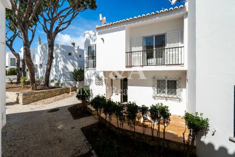 Moradia V2 em Vale do Lobo, Algarve.