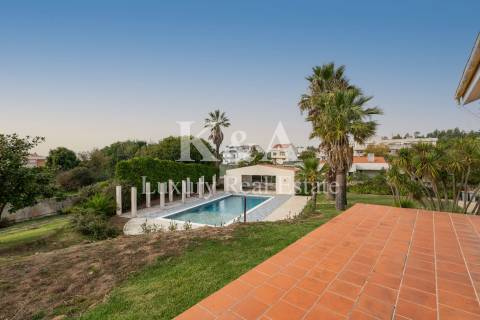 Moradia com piscina em Miramar