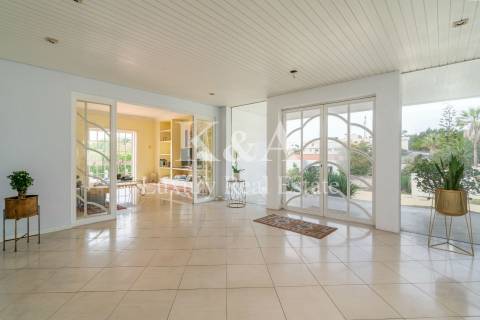 Moradia com piscina em Miramar