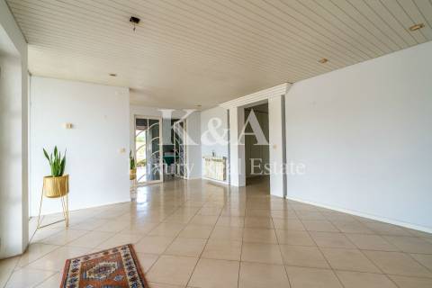 Moradia com piscina em Miramar