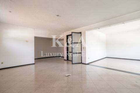 Moradia com piscina em Miramar