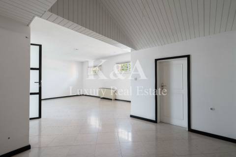 Moradia com piscina em Miramar