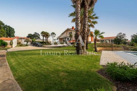 Moradia com piscina em Miramar