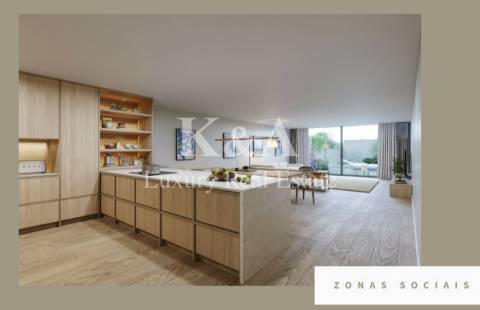 Moradia T4 com jardim e piscina em Matosinhos Sul