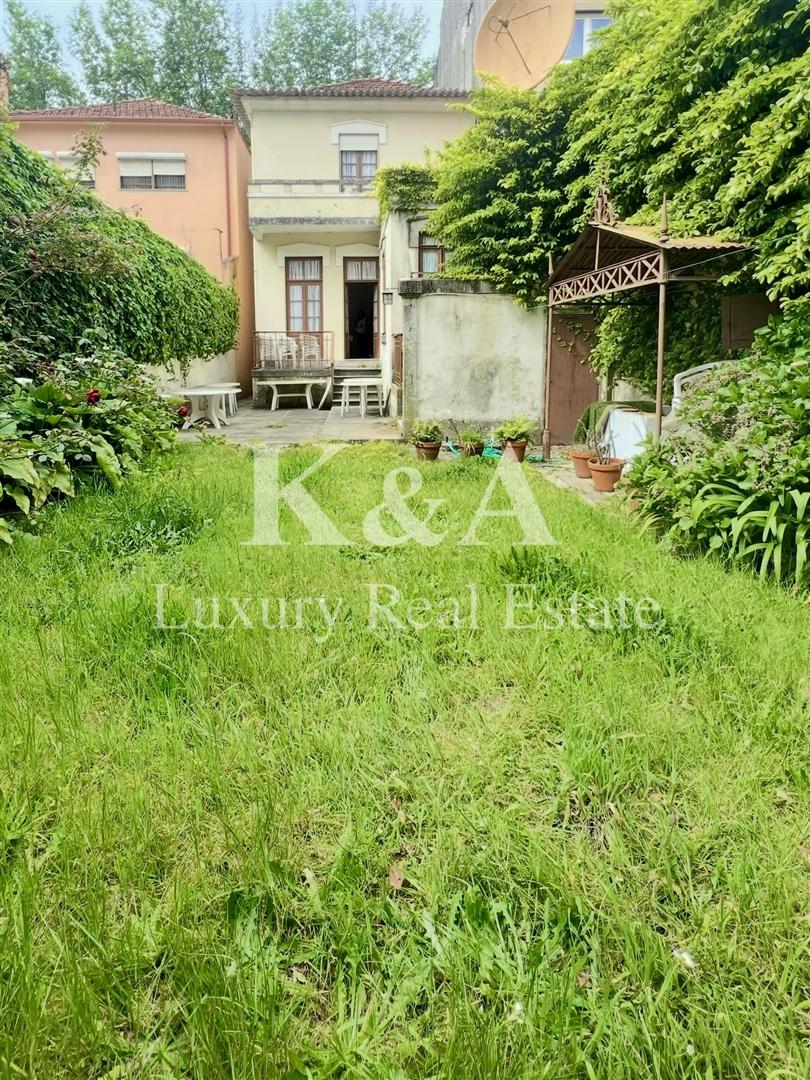 Moradia com jardim para reabilitação na Foz