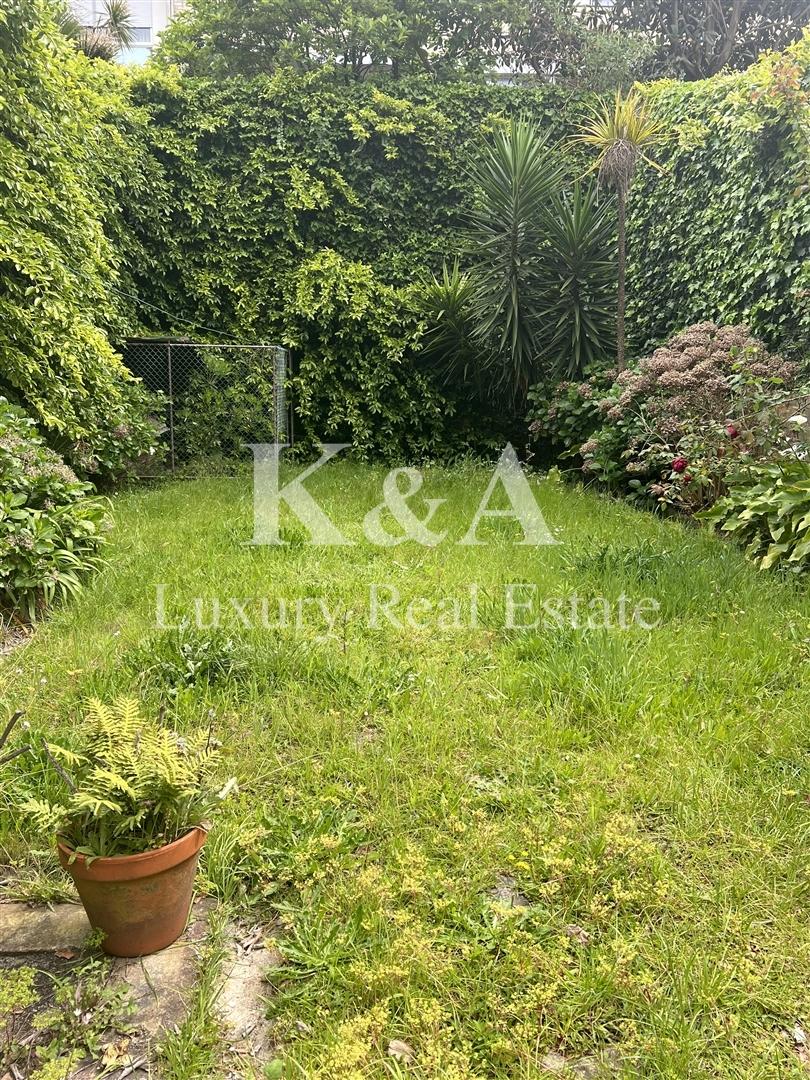 Moradia com jardim para reabilitação na Foz