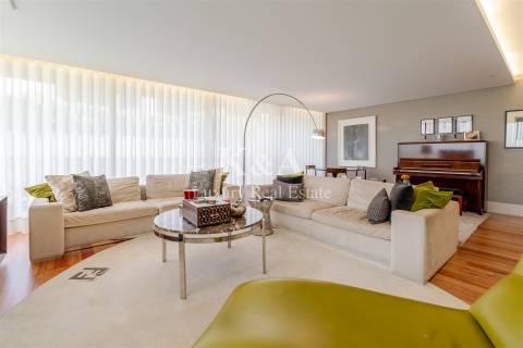 Moradia T4 com piscina na Foz