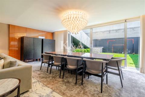 Moradia T4 com piscina na Foz