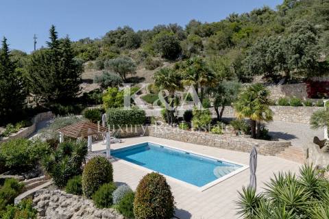 Quinta com duas casas independentes, no Algarve Central.