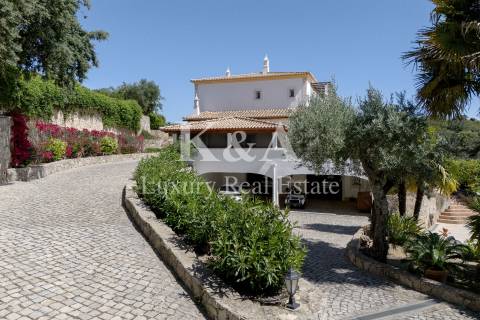 Quinta com duas casas independentes, no Algarve Central.