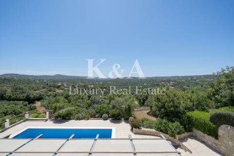 Quinta com duas casas independentes, no Algarve Central.