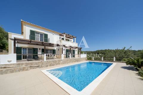 Quinta com duas casas independentes, no Algarve Central.