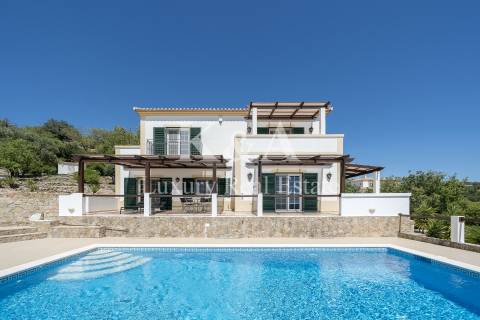 Quinta com duas casas independentes, no Algarve Central.
