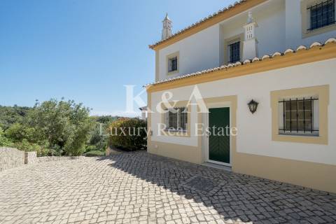Quinta com duas casas independentes, no Algarve Central.
