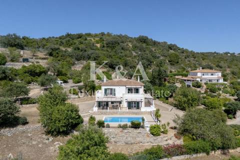 Quinta com duas casas independentes, no Algarve Central.