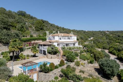 Quinta com duas casas independentes, no Algarve Central.