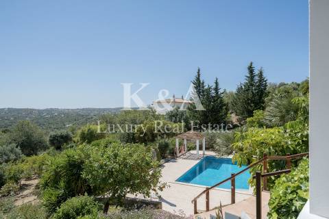 Quinta com duas casas independentes, no Algarve Central.