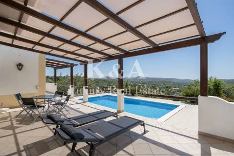 Quinta com duas casas independentes, no Algarve Central.