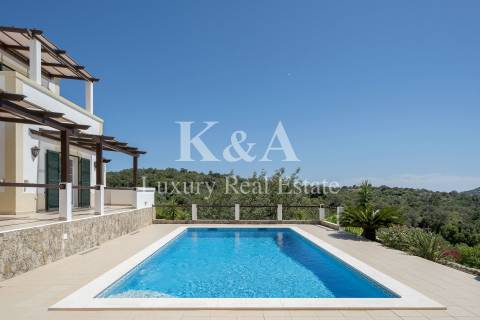 Quinta com duas casas independentes, no Algarve Central.