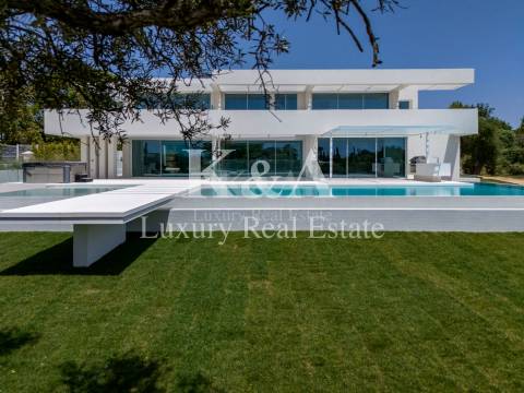 Moradia V6 contemporânea com vistas panorâmicas no Triangulo Dourado, Algarve