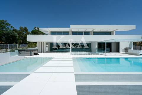 Moradia V6 contemporânea com vistas panorâmicas no Triangulo Dourado, Algarve