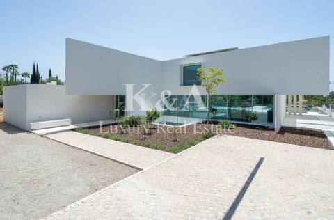 Moradia V6 contemporânea com vistas panorâmicas no Triangulo Dourado, Algarve