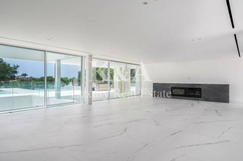 Moradia V6 contemporânea com vistas panorâmicas no Triangulo Dourado, Algarve