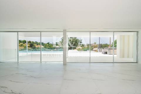 Moradia V6 contemporânea com vistas panorâmicas no Triangulo Dourado, Algarve
