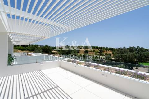 Moradia V6 contemporânea com vistas panorâmicas no Triangulo Dourado, Algarve